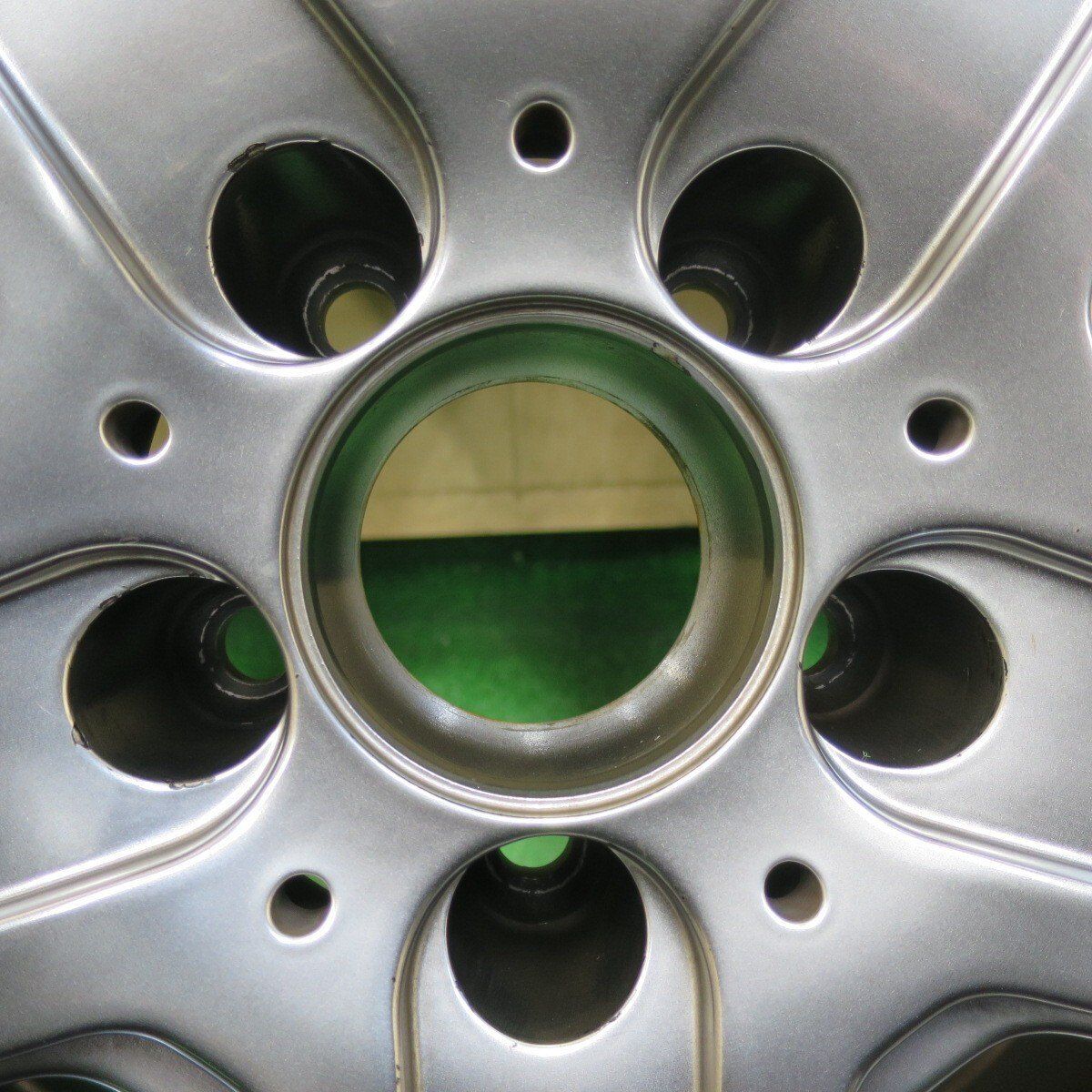 バリ溝！8.5分☆ベンツ 等 AGA Burg 255/40R18 スタッドレス 
