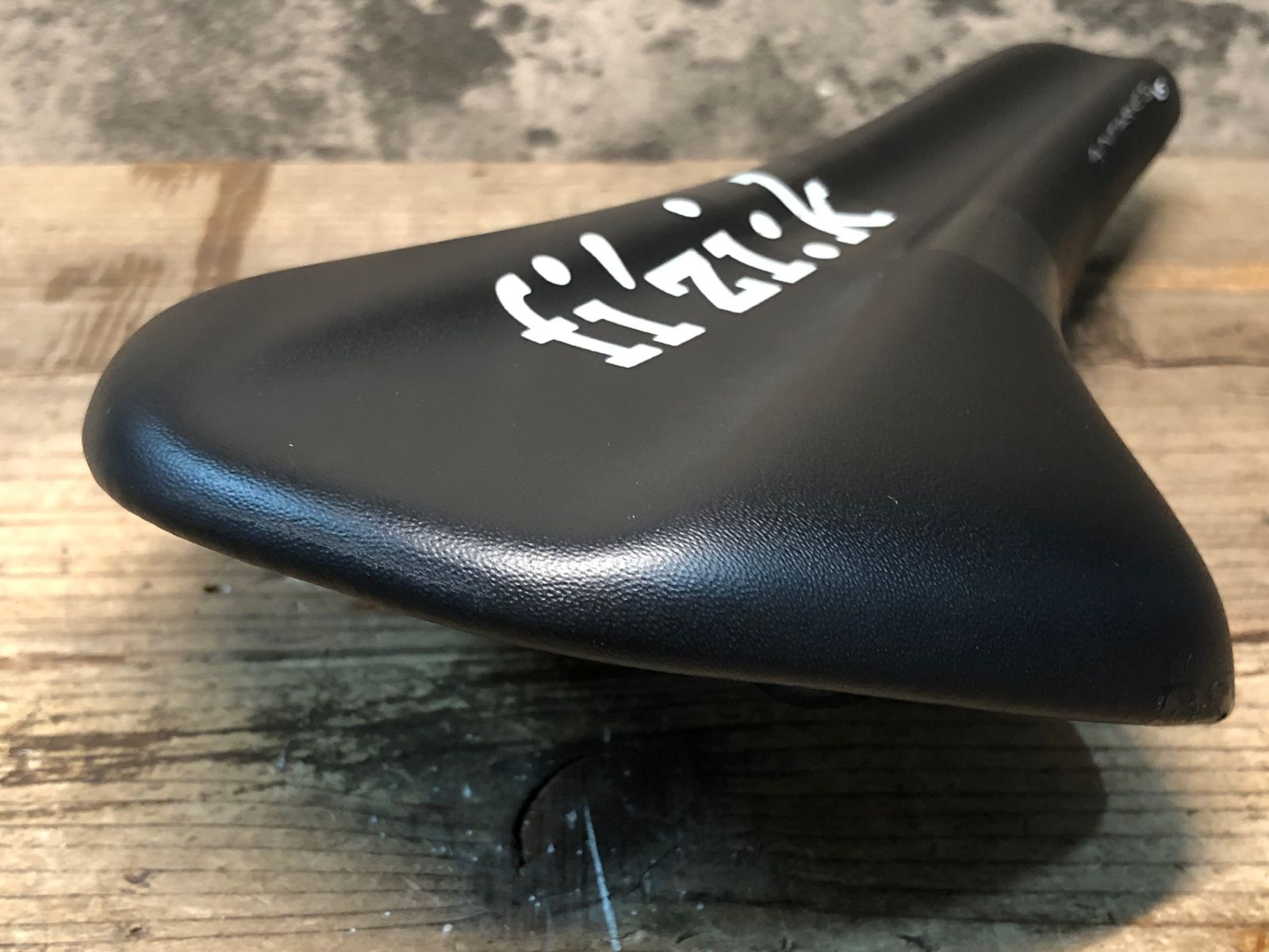 JH925 フィジーク fizik アンタレス ANTARES VS サドル 黒 140mm