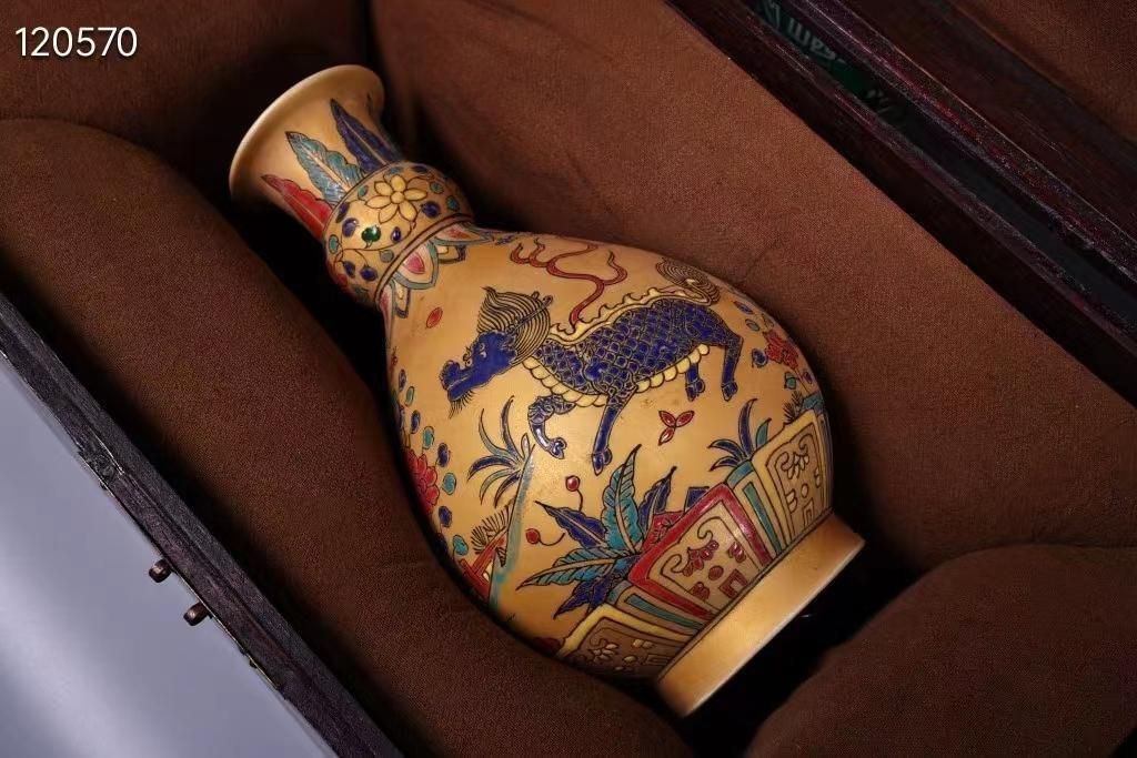 中国古美術・純手描き金陶花瓶・大明成化紋・箱付き・稀有品・ 置物・観賞瓶・文房具 中国古美術・純手描き金陶花瓶・大明成化紋・箱付き・稀有品