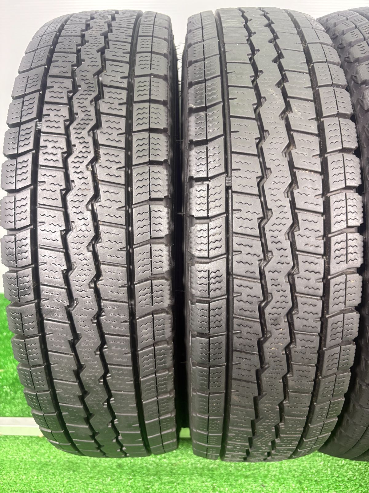 145R12LT ダンロップ WV01 製 4本 冬タイヤ スタッドレス TA590