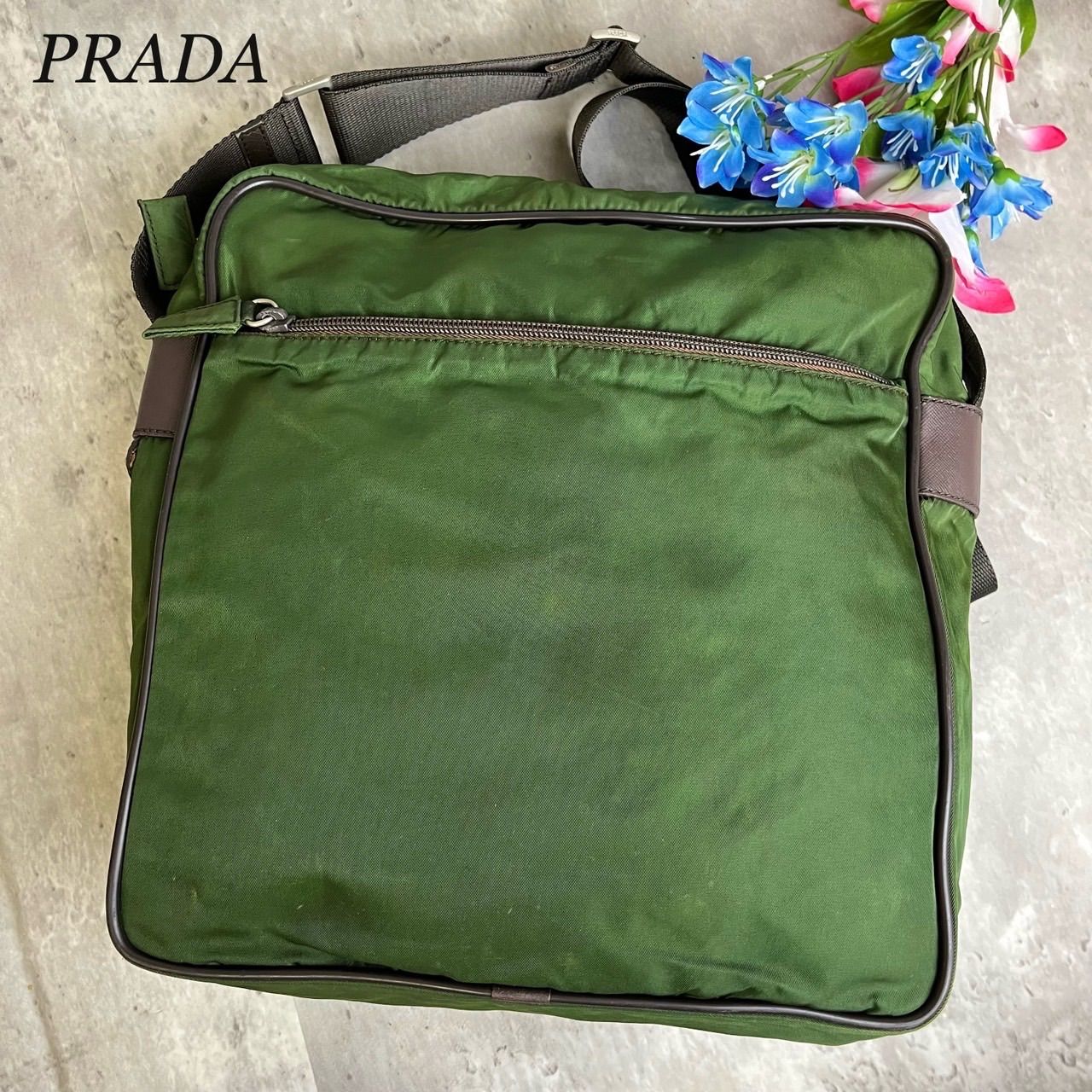 ✨️良品✨️プラダ ショルダーバッグ 三角ロゴプレート カーキー
