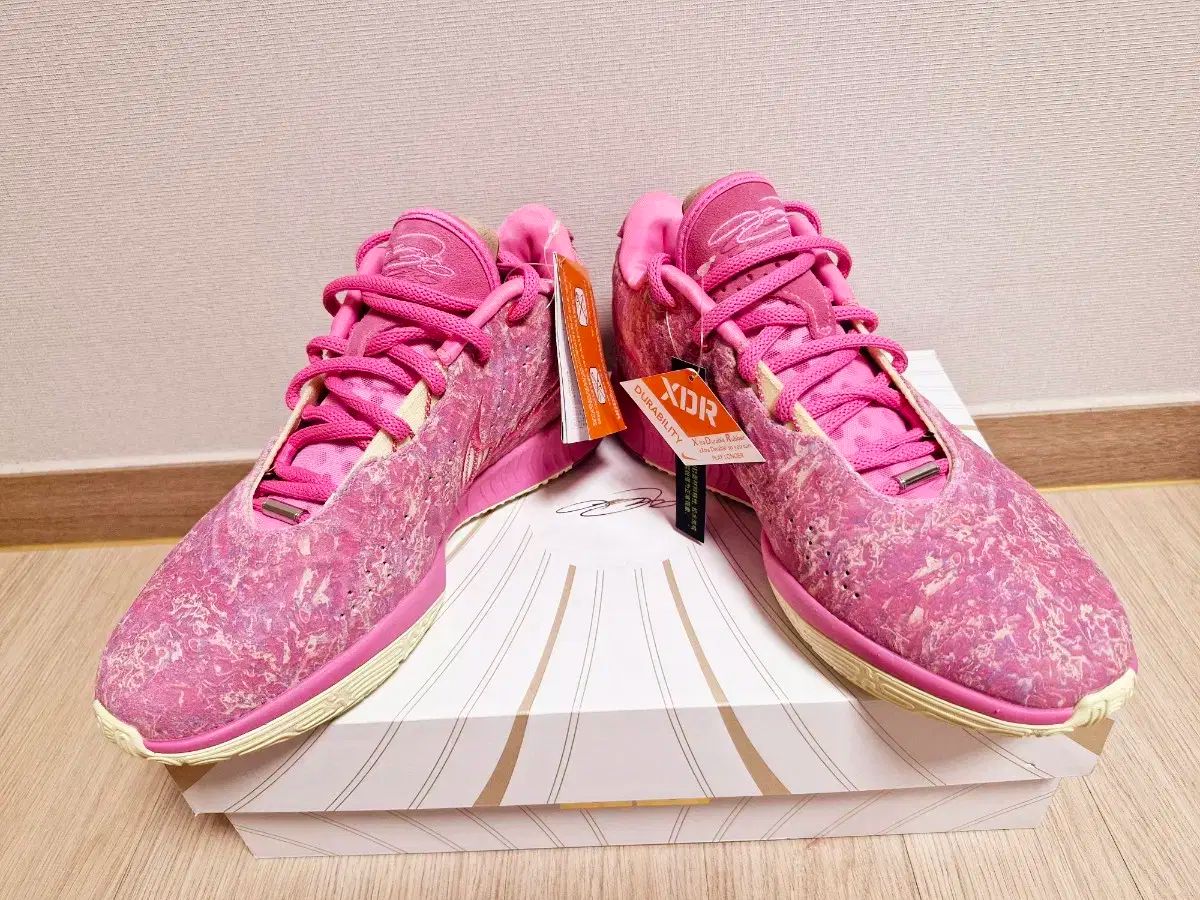 NIKE ナイキ レブロン 21 ピンク 275