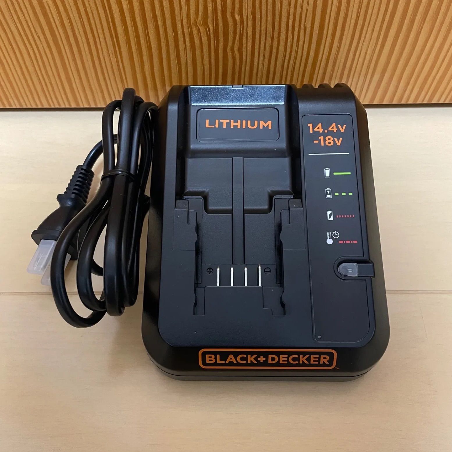 ブラックアンドデッカー BLACK+DECKER 14.4-18V 2000mA リチウム電池専用充電器 新品未使用