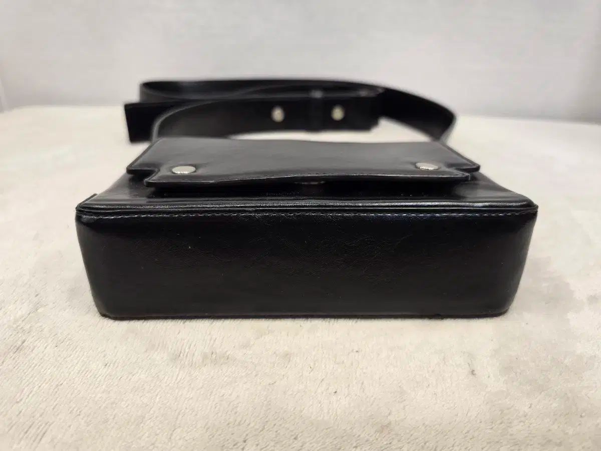 FIND KAPOOR ファインドカプア ユニセックス マークバッグ クロスバッグ 18 クリンクルド DECORATOM_COM_BR