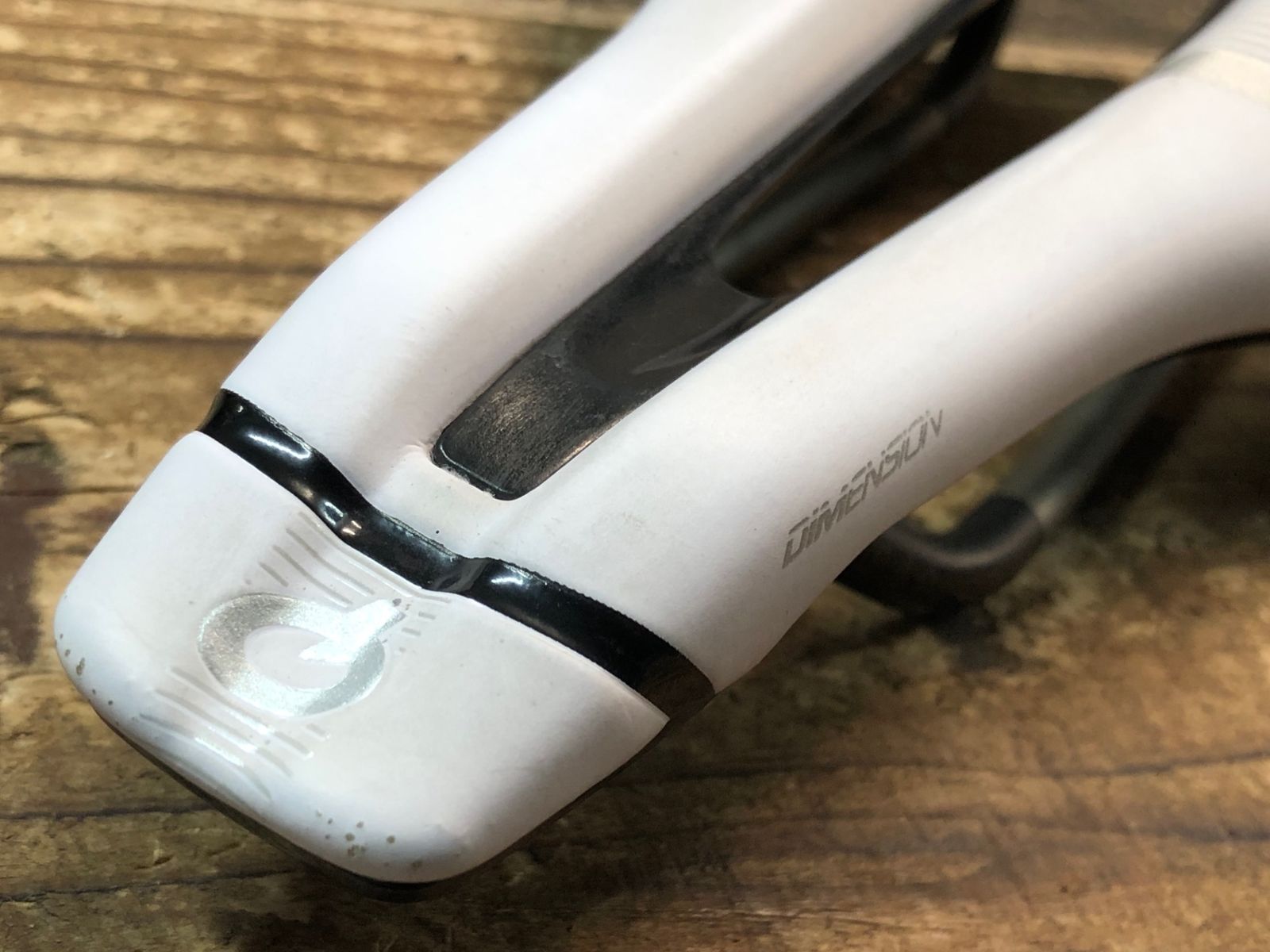 Prologo DIMENSION 143mm サドル　T4.0　ホワイト Amazon | Prologo(プロロゴ) ディメンション NDR T4.0 143