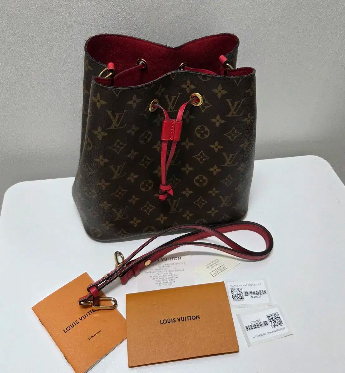 Louis Vuitton ルイヴィトン モノグラム ノエ バケットバッグ 赤