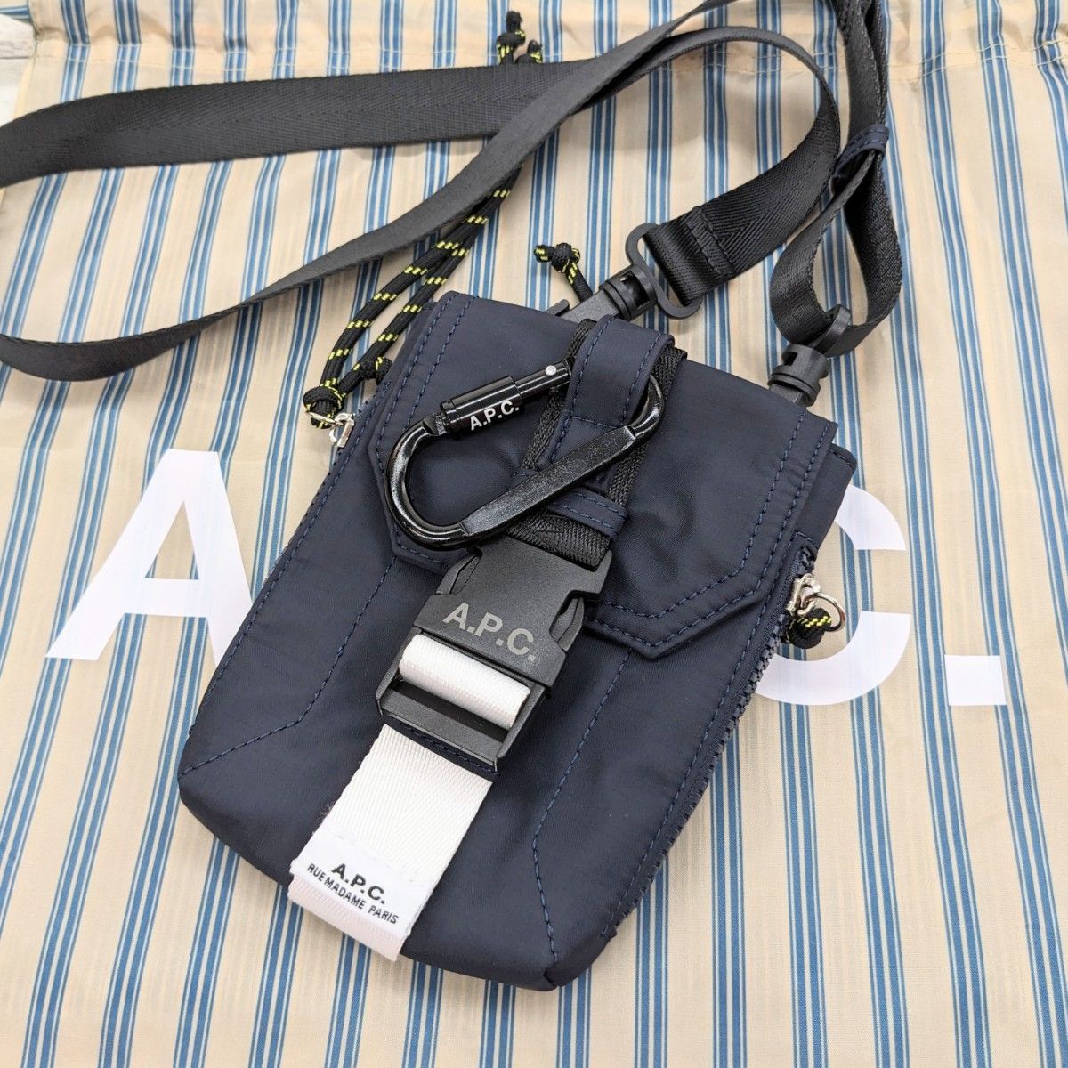 美品 A.P.C. アーペーセー CROSSBODY POUCH TREK クロスボディバッグ