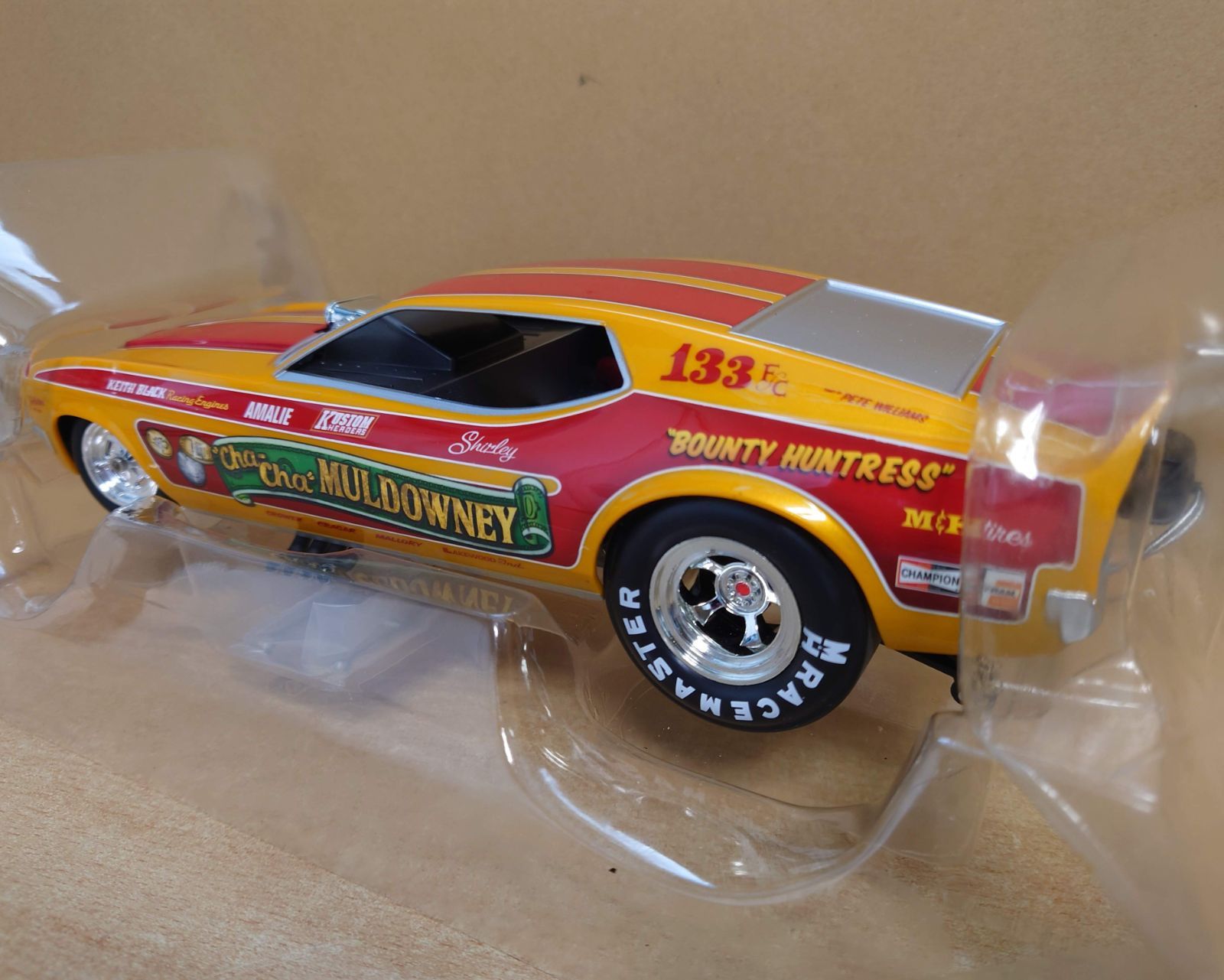 1/18 ロングノーズ マスタング シャーリー マルダウニー