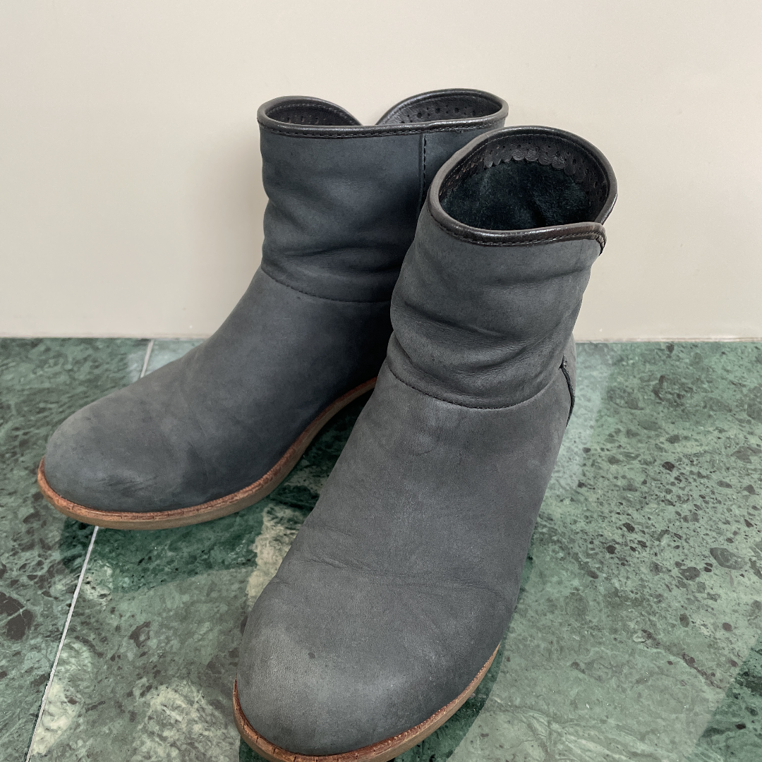 UGG Australia アグオーストラリア UGG Romely ヘリテージ Lace