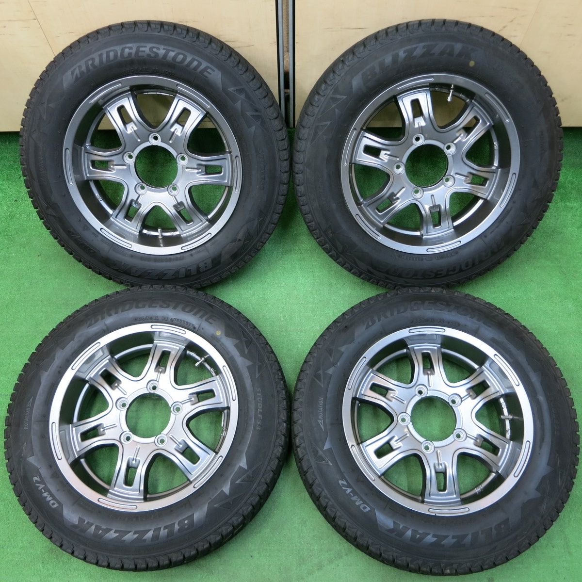 純正売新品長期保管品　スタッドレス　ブリヂストン　DM-V2 255/55R18 4本 新品