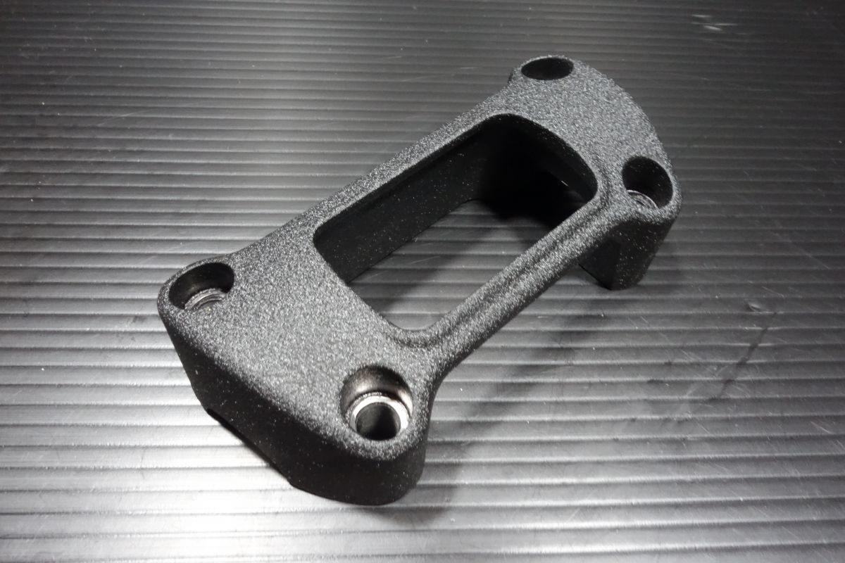 輝かしい ハンドル ポスト クランプ ライザー １インチ ハーレー 純正 ソフテイル ローライダーST FXLRS 新車外し R20250804 お洒落女子は必見！