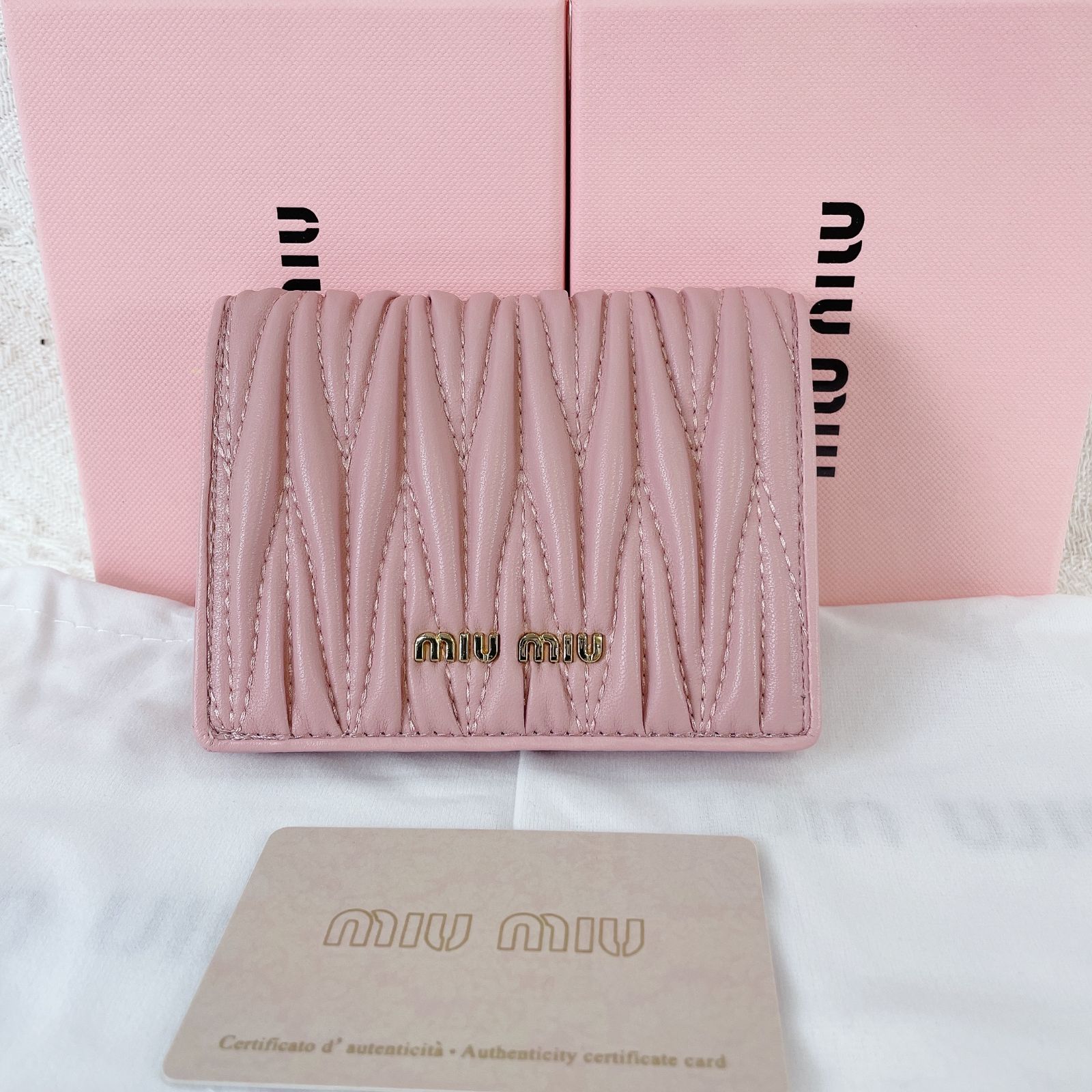 ✨新品未使用✨ MIU MIU ミュウミュウ 折り財布 マテラッセ ピンク