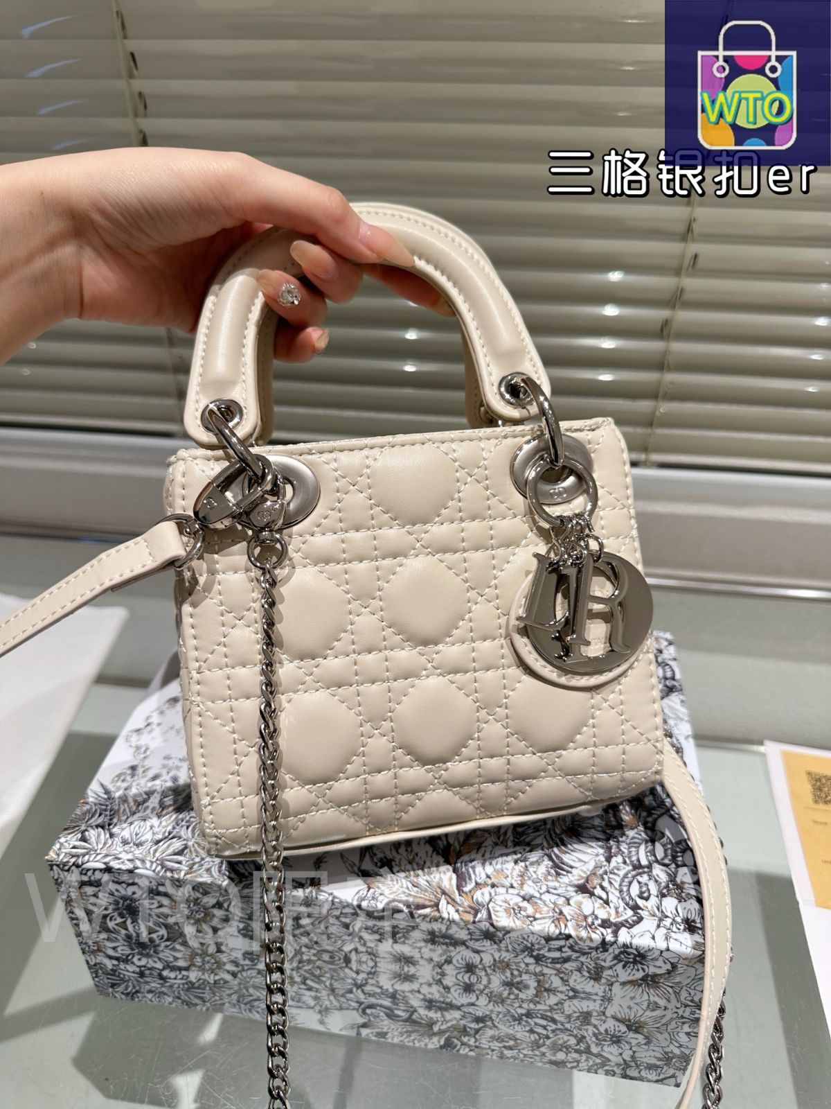 ※Dior Lucky40ml 専用です 今日特価】Dior Lady Dior Lambskin Bag with Foldable Gift Box
