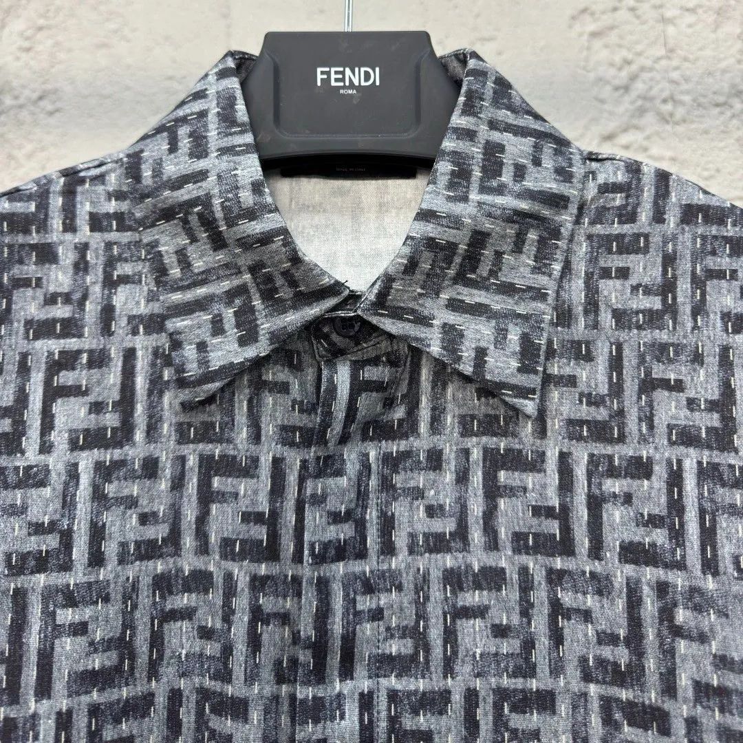 定率割引 往復 FENDI メルカリ - グレー系 ロゴパターン 半袖シャツ トップス