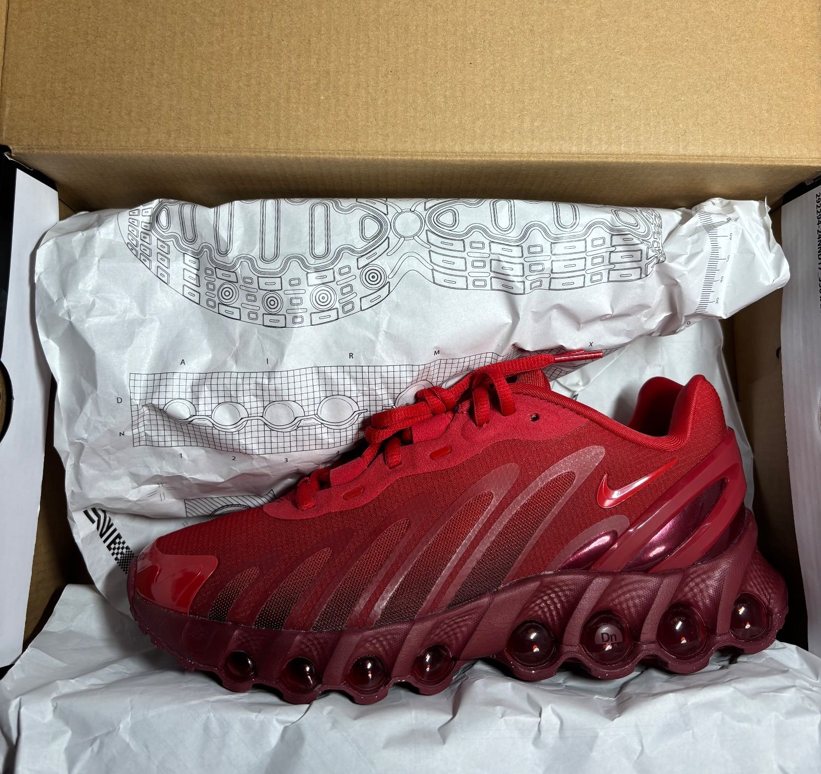 ナイキ ウィメンズ エアマックスDN8 ユニバーシティレッド 未