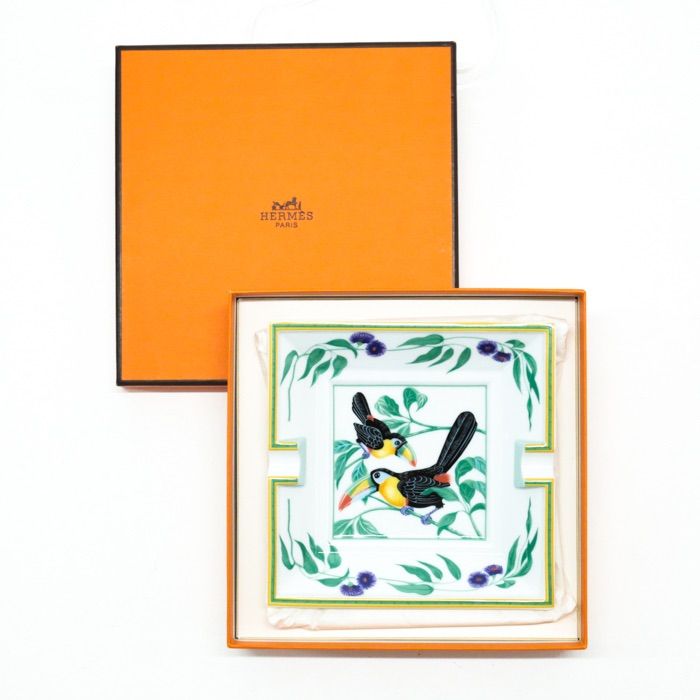 HERMES エルメス　トゥカン　小皿 エルメスのお皿トゥカン、カラフルな南米の鳥オオハシの絵が