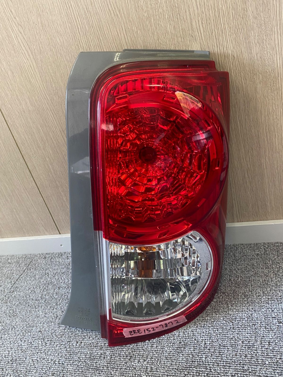 ルミオン のテールランプ トヨタ 純正 カローラルミオン 《 ZRE152N 》 左テールランプ 81560