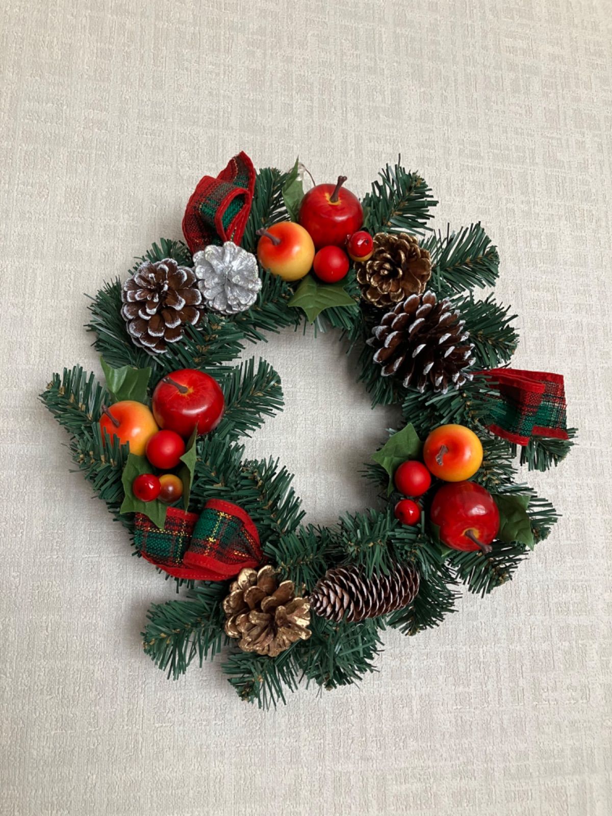 まとめ買い 新品 未使用 アートフラワーの赤いリンゴと松ぼっくりのクリスマスリース クリスマス Dieaundrucka At Dieaundrucka At