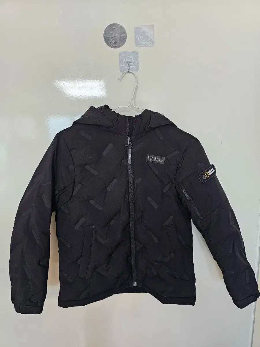 店舗版ナショナルジオグラフィック キッズ 黒 ダウン ブルゾン 130 9 税金