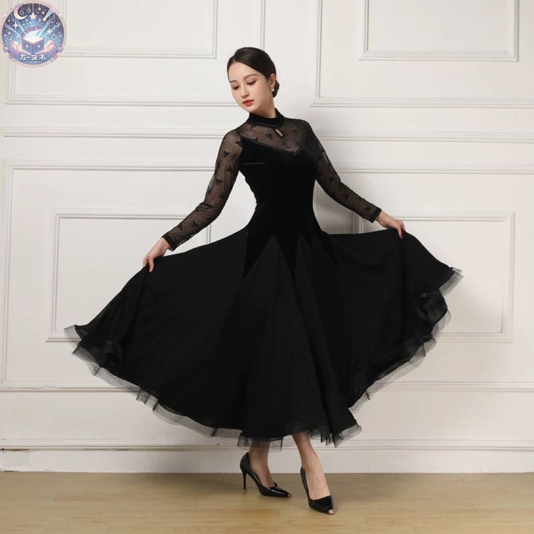 蝶々モチーフ シックなデザインのドレス