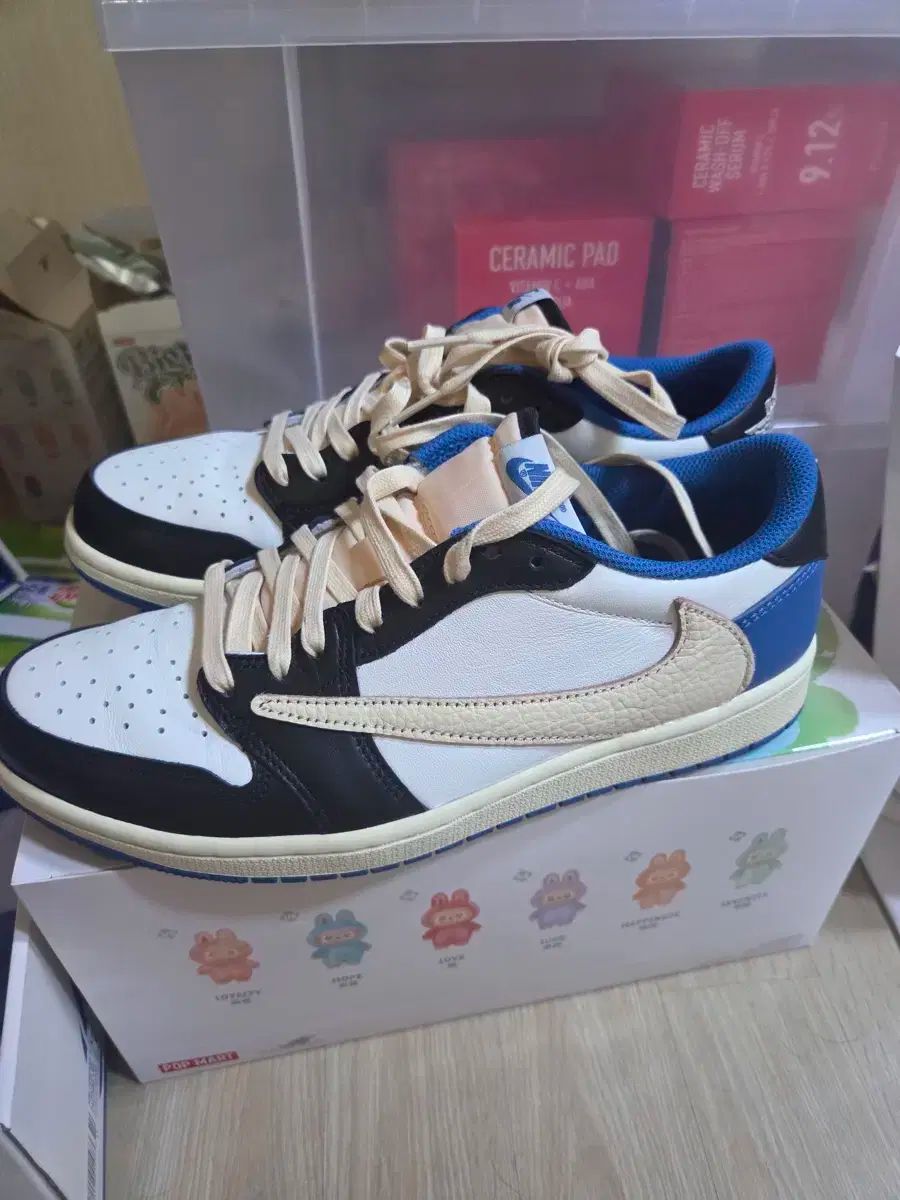 ジョーダン1 トラヴィススコット フラグメントデザイン 260サイズ ナイキコリア