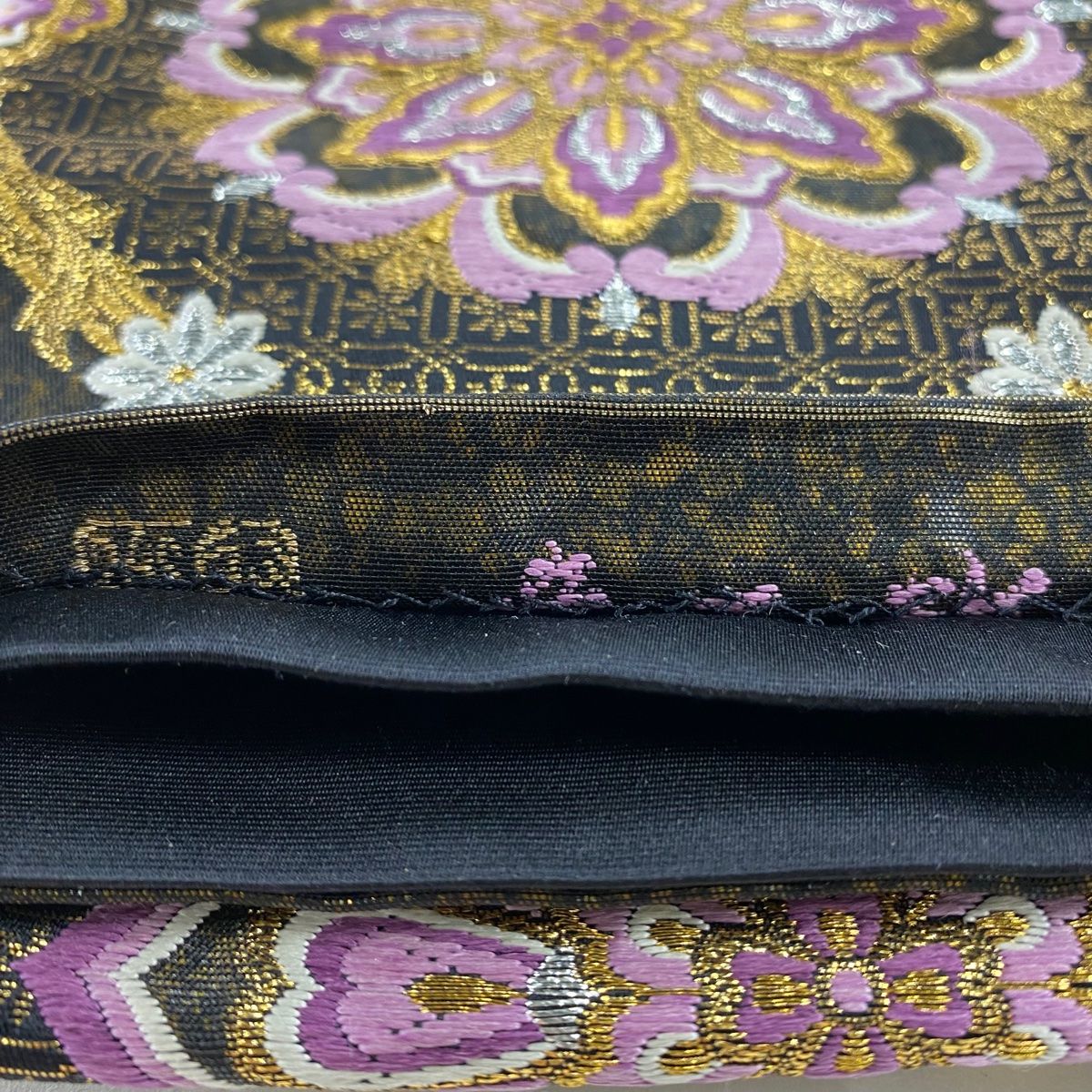 名古屋帯 美品 逸品 落款 じゅらく帝王紫 霞 金銀糸 金通し 薄紫 正絹 袋帯 美品 逸品 じゅらく 落款 帝王紫 華文 向かい鳥 金糸 箔 焦