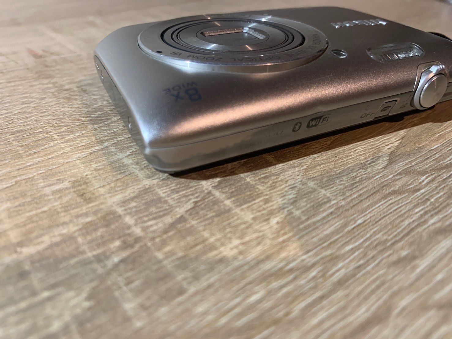 シルバー デジカメ