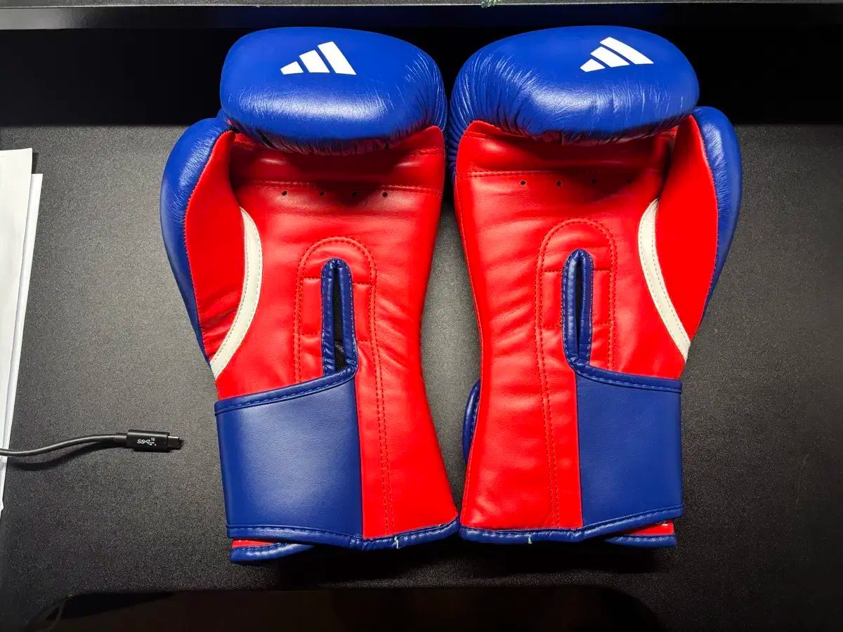 adidas アディダス