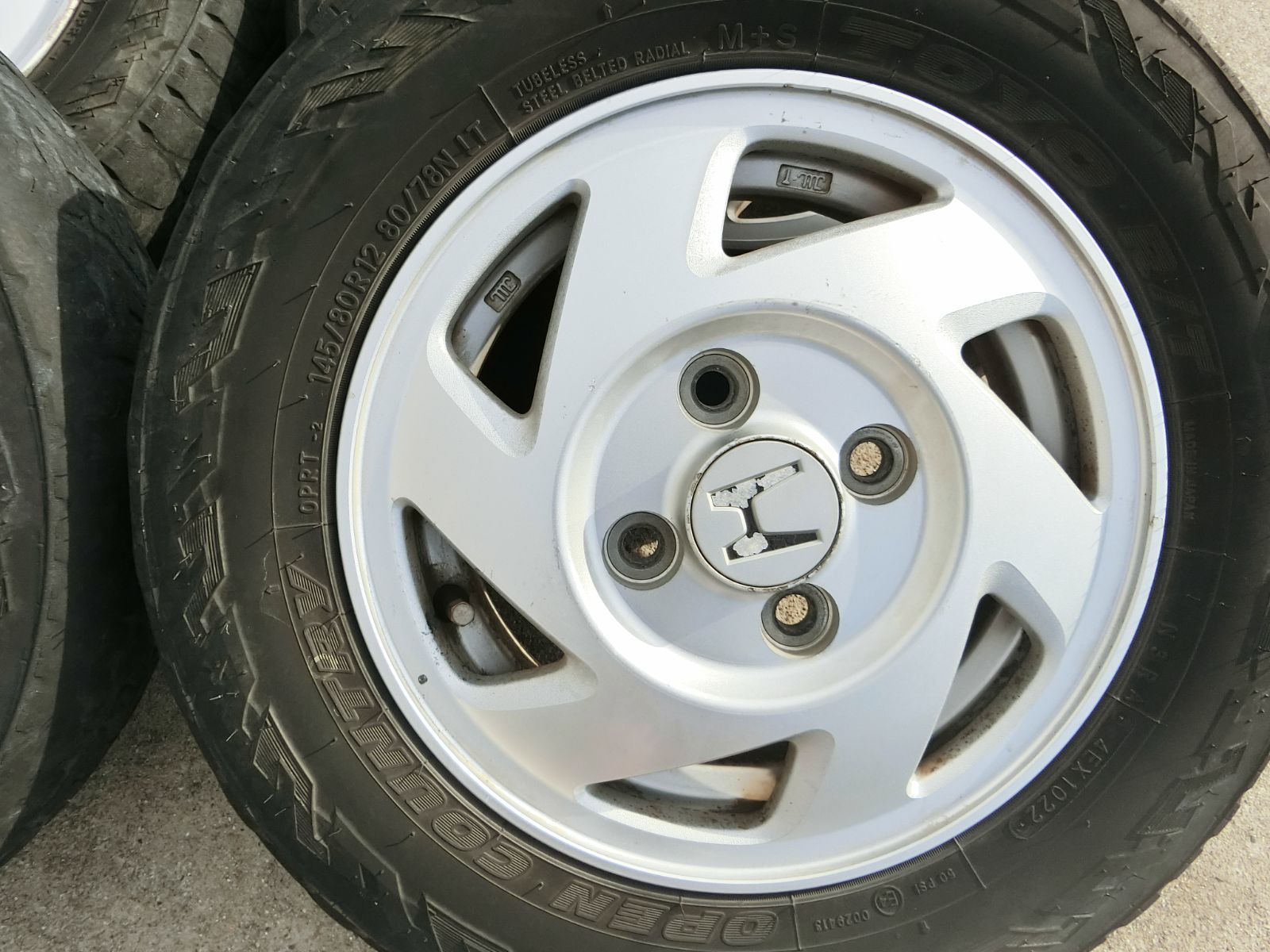 アルミホイール 4穴