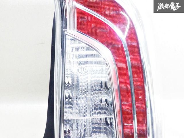 破損無し！】トヨタ純正 ZVW30 プリウス 後期 テールライト