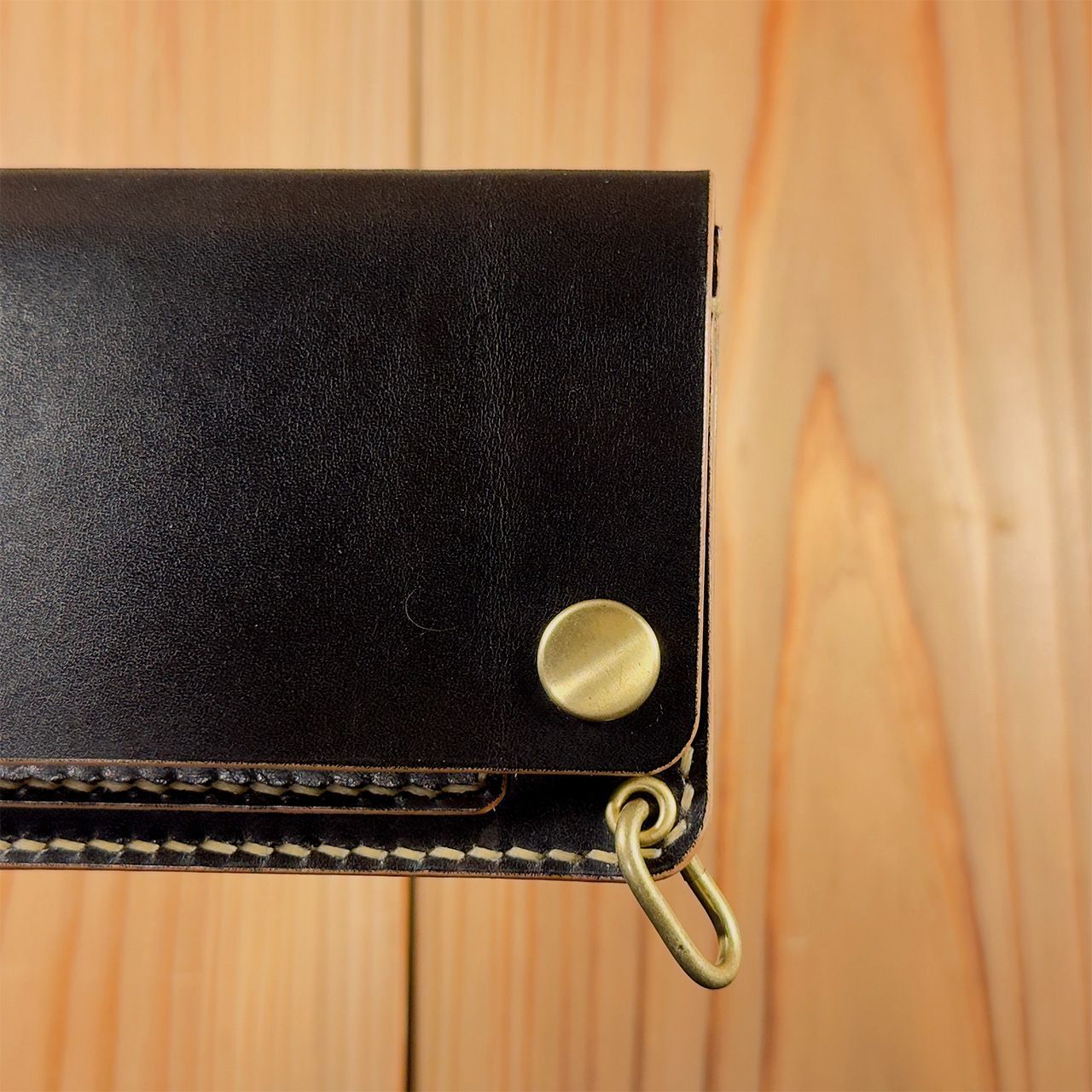 昭南本ヌメ – 丘染めブラック茶芯 – ミドルトラッカーウォレット