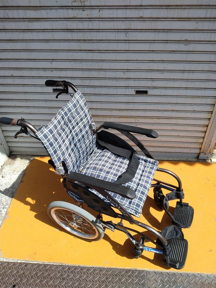 送料無料 一部地域を除く カワムラサイクル 介助用標準車いす WAVIT ウェイビット WA16-40 KM-25-0919-12
