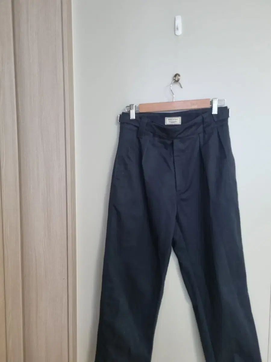 Maison Kitsuné メゾンキツネ ネイビー ピンタック パンツ 国産純正
