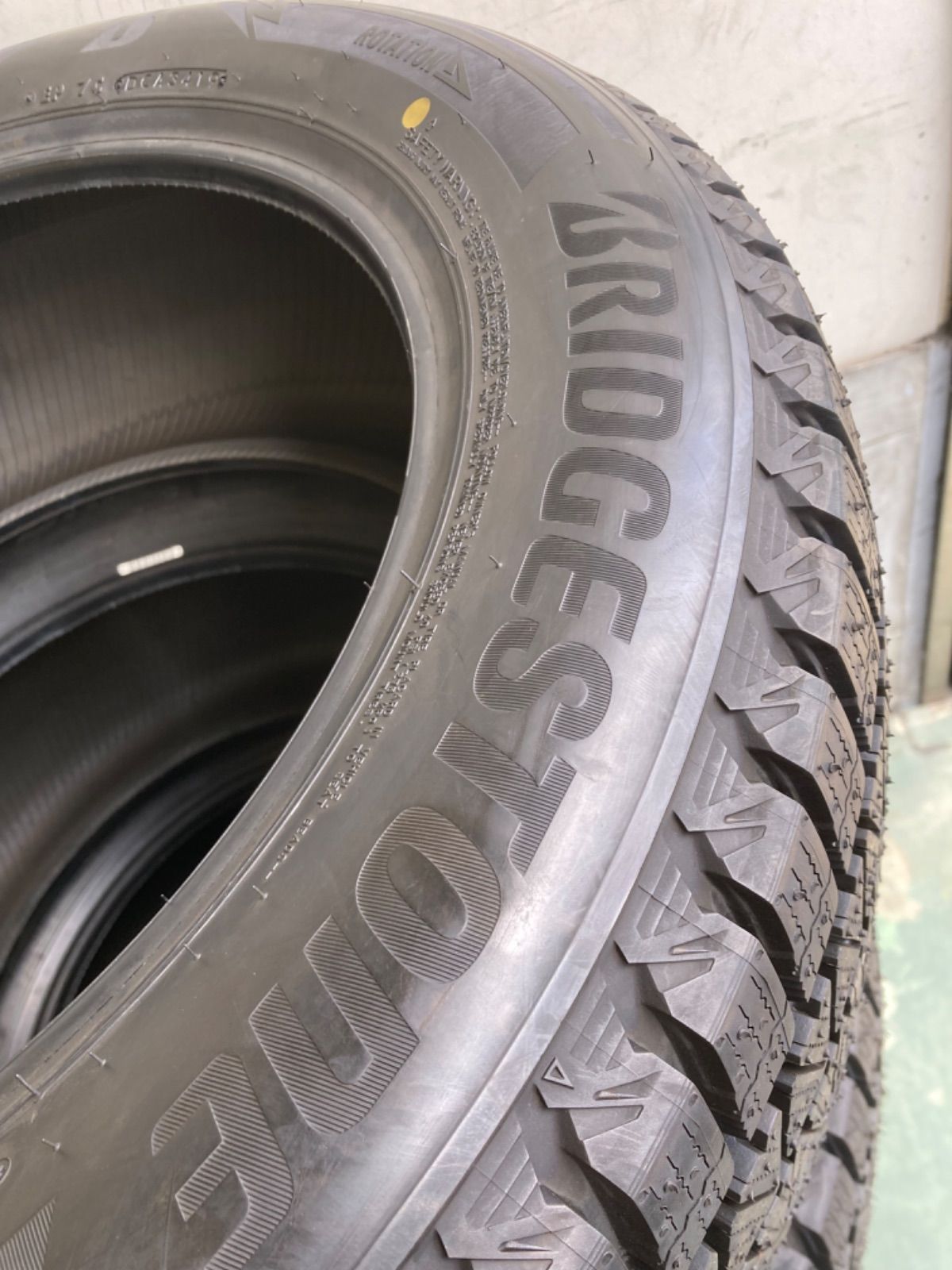 34    未使用品　235／55R18 　ブリヂストン　スタッドレス　2019年製　４本