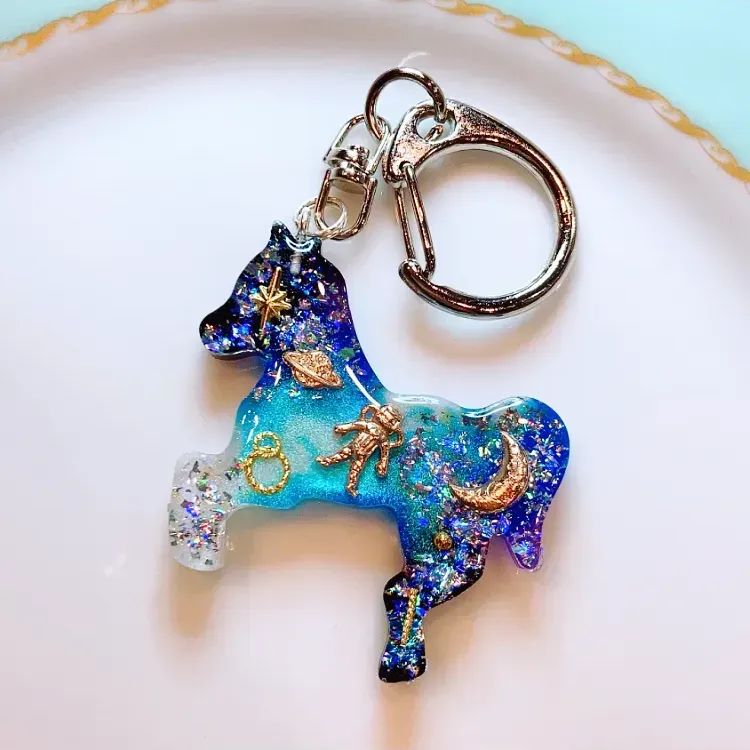 レジン✨キーホルダー　8点 宝石☆purple レジンイニシャルキーホルダー キーホルダー yu