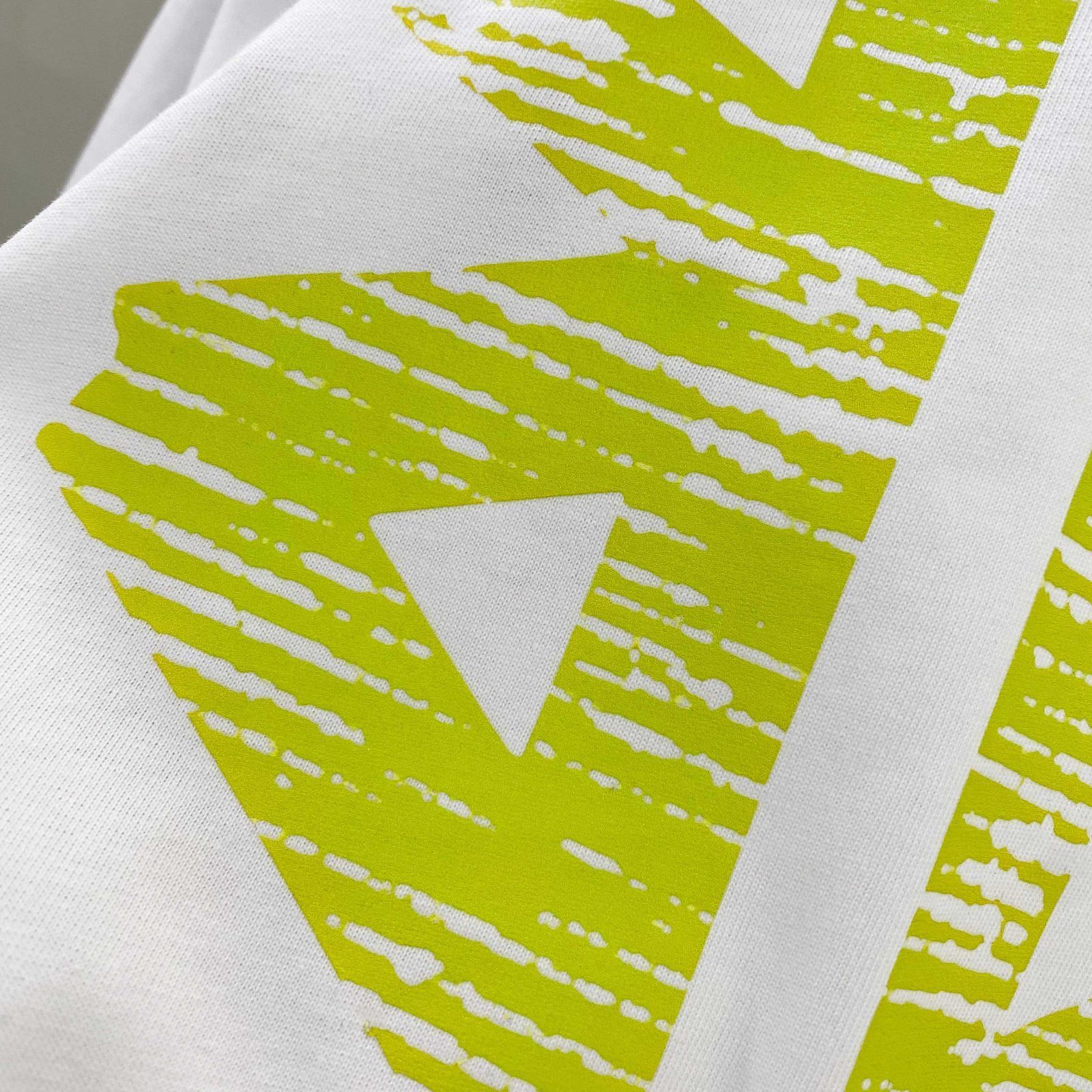 ロゴプリント 円領