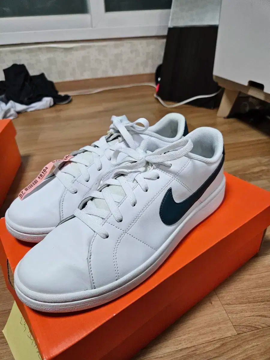 【雷市場（ポンジャン）商品韓国直送】 NIKE(ナイキ) 要約 スニーカーズ 270