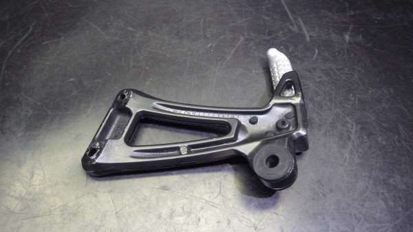 スズキ バンディット250 GJ77A タンデムステップ右 S165-60