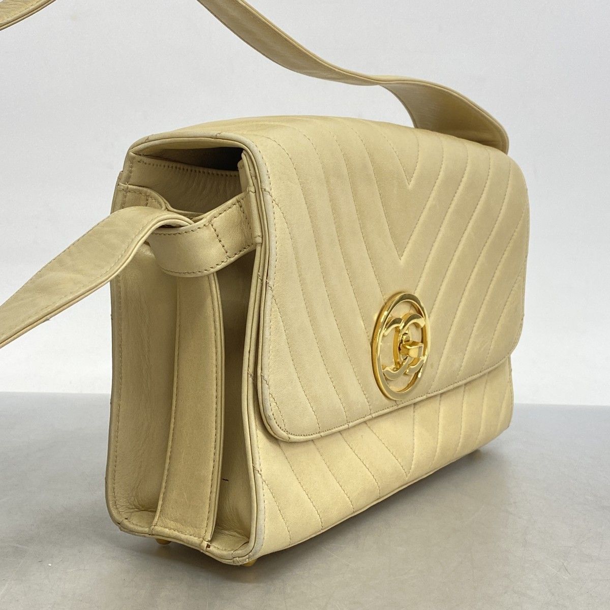 シャネル CHANEL Vステッチ ボックス型 ショルダーバッグ ベージュ