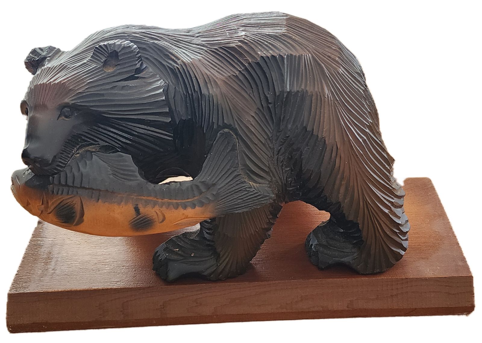 木彫り熊】鮭をくわえた熊／台座付き（詳細不明） - メルカリ