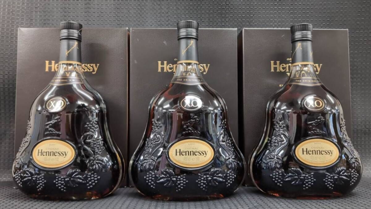 ヘネシー Hennessy X.O 黒キャップ 箱付 700ml ブランデー Hennessy XO