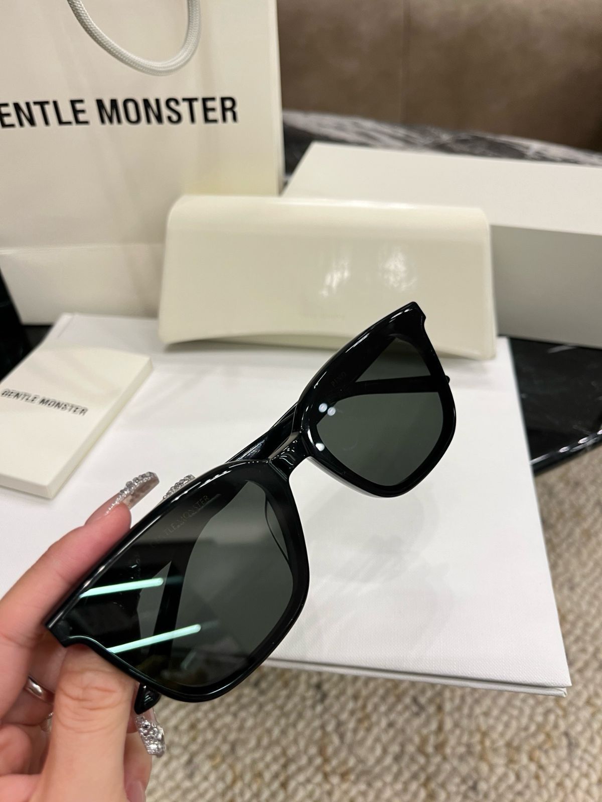 新品 GENTLE MONSTER ジェントルモンスター サングラス Pino 01