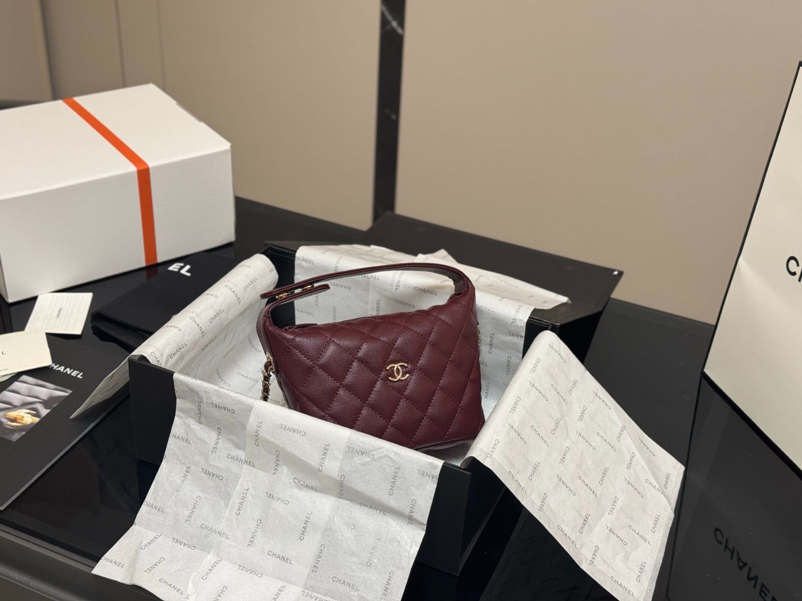今日特価】Chanel Bento Hobo Bag・シャネル 弁当箱 ホーボー