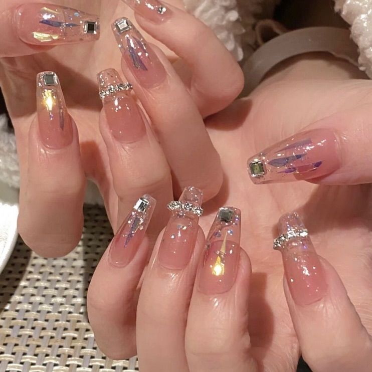 メルカリshops ちゅるんピンクネイルぷっくりキラキラギャルネイルキャバ嬢オーロラホロニュアンス春