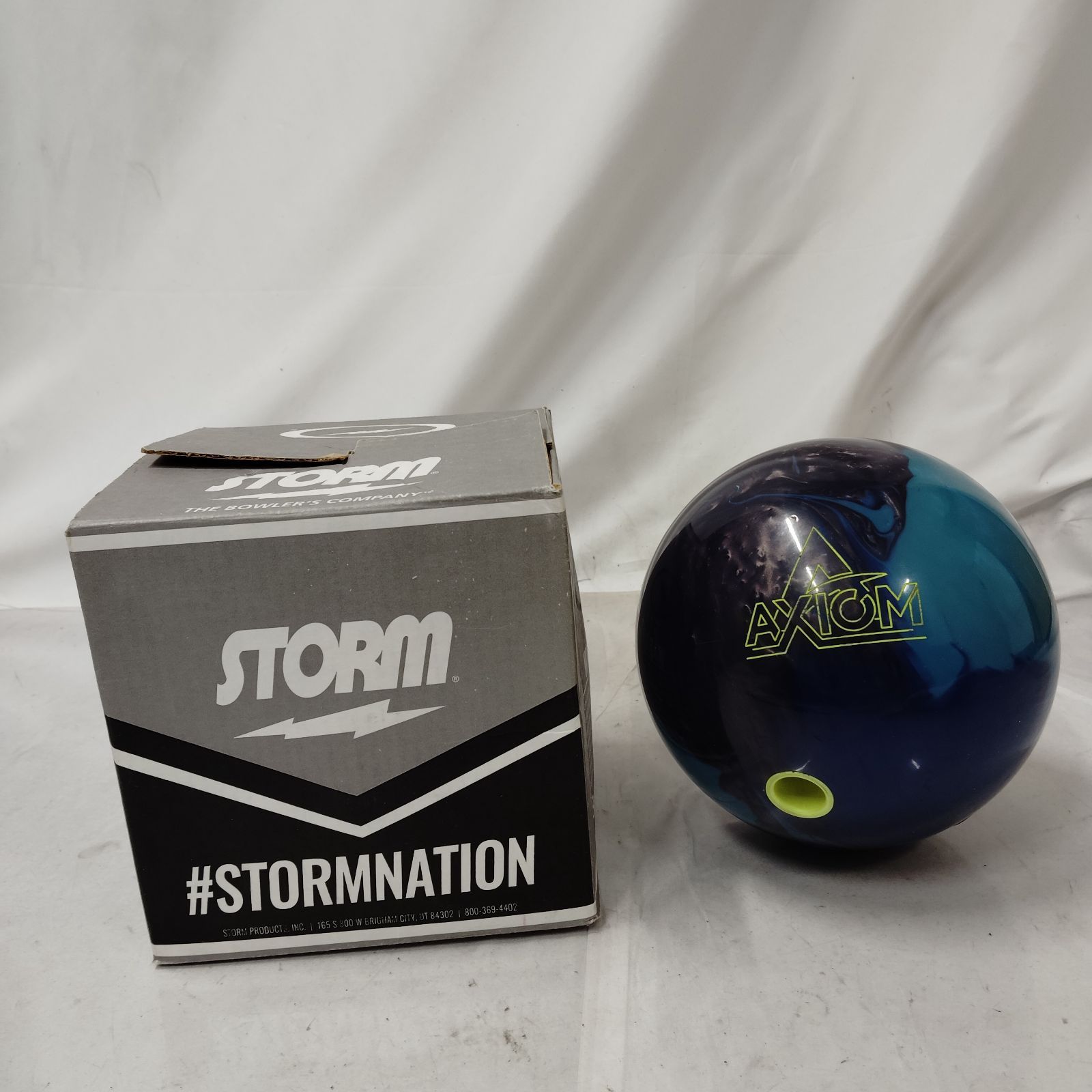 ☆STORM（ストーム） AXIOM 15ポンド ボウリングボール／中〜上級者