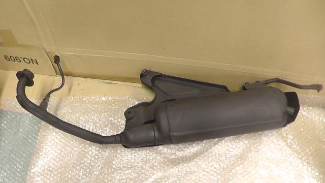 ギア4スト UA08J-002xxx の マフラー 1759885007