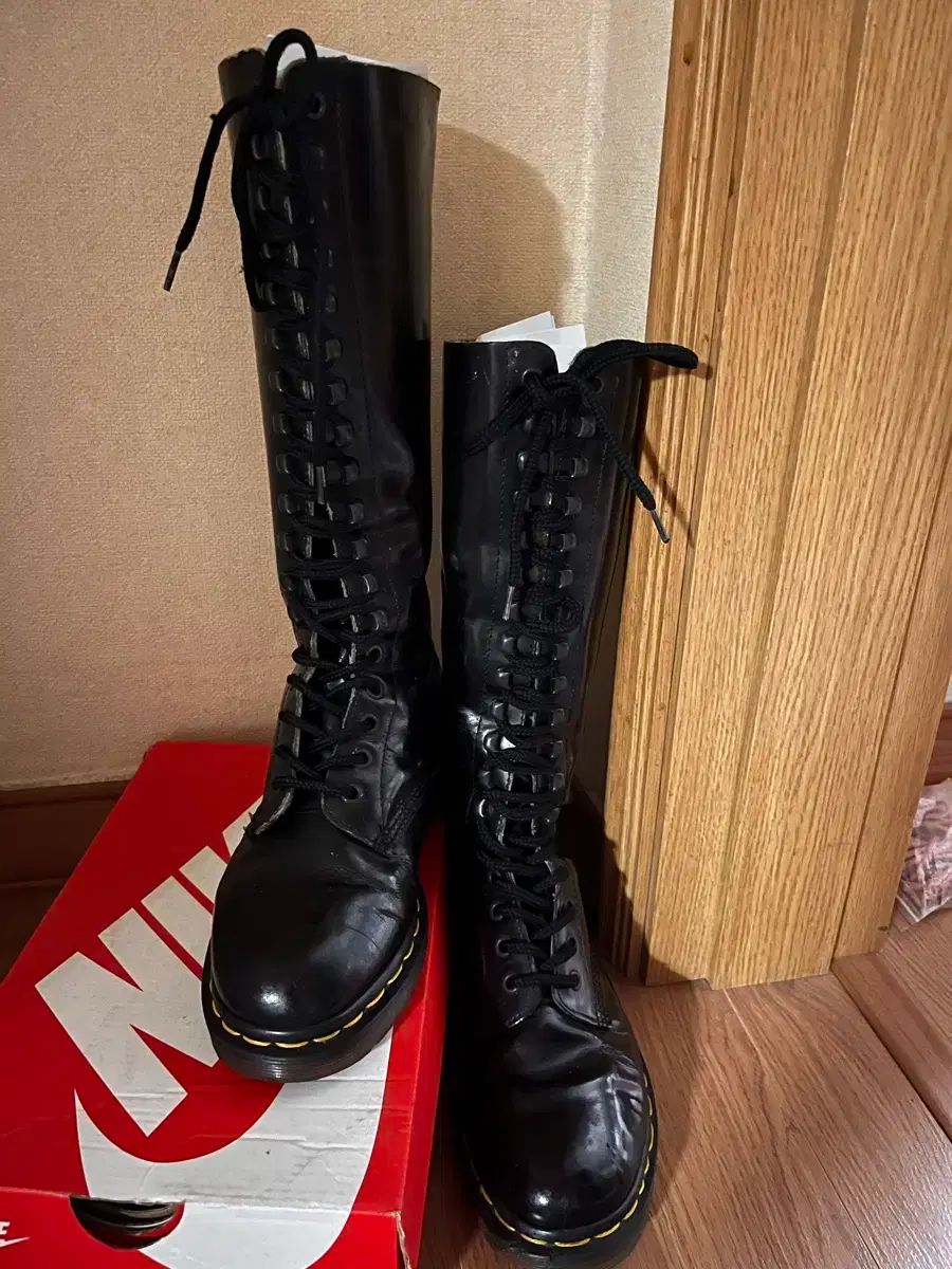 物 DR. MARTENS ドクターマーチン 16ホール UK4