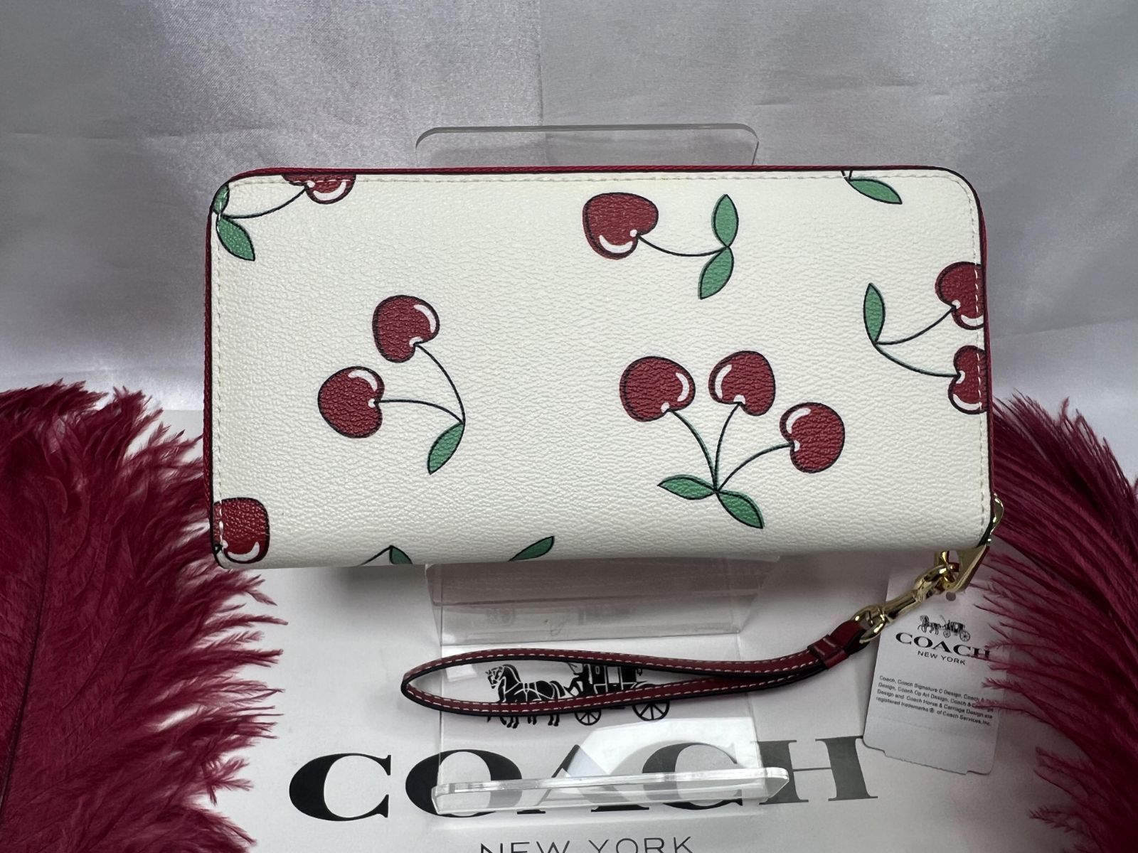 COACH ハートチェリープリント ジップアラウンド 長財布 リストレット-