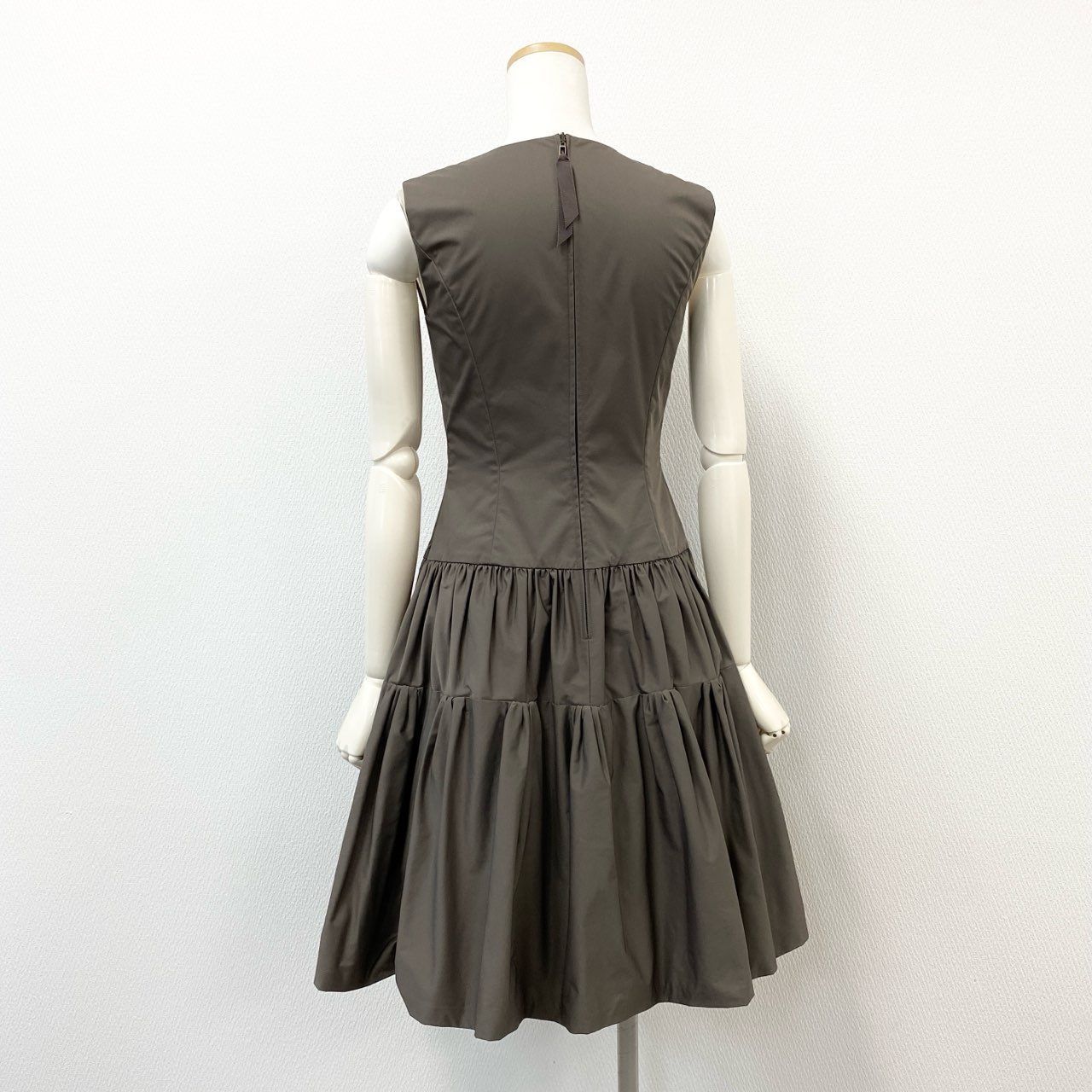 美品✨フォクシーニューヨーク ノースリーブ ワンピース 美品✨フォクシーニューヨーク ノースリーブ ワンピース