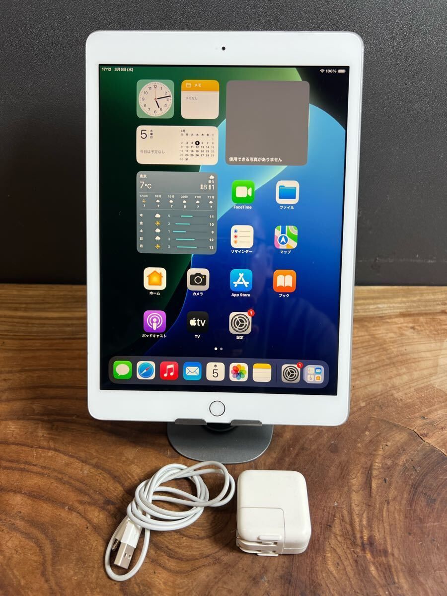 超美品 第7世代 Apple iPad 32GBシルバー 箱充電付 超美品